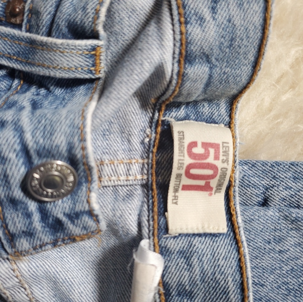 Vintage distressed Levi's 501 jeans - Picture 6 of 8